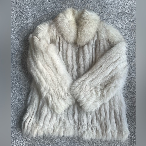 Vintage Fur Coat with Earmuffs - Picture 11 of 11